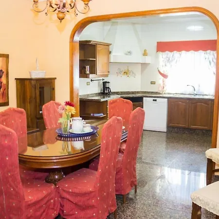 Grosszugiges Ferienhaus Mit Pool Fur 20 Personen Auf Teneriffa Mit Blick Auf Teide בית נופש