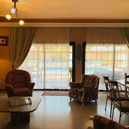 Grosszugiges Ferienhaus Mit Pool Fur 20 Personen Auf Teneriffa Mit Blick Auf Teide Feriehus Las Galletas